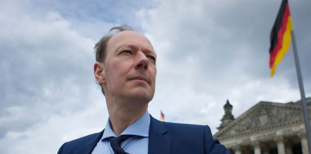 Das Ergebnis seiner eigenen Partei wertete Sonneborn trotz Stimmverlusten als Erfolg: "Das war ein hervorragendes Wahlergebnis", kommentierte der Vorsitzende und Spitzenkandidat.