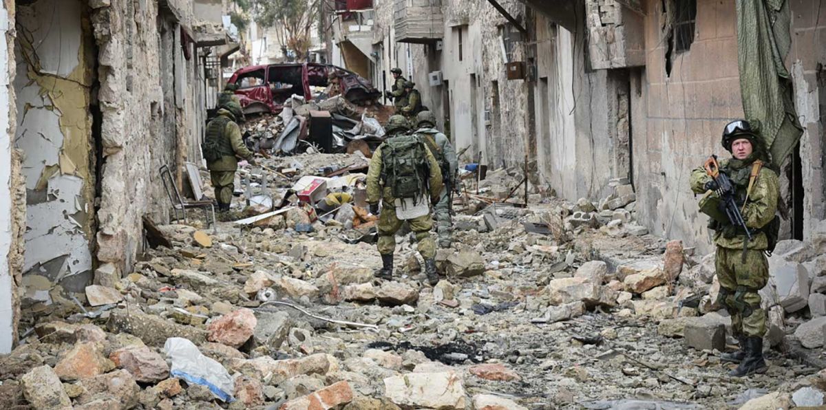 Denn was in Orten wie Butscha passiert ist, folgt der gleichen kriminellen Logik wie die Bombenangriffe auf Wohnviertel, die wir auch aus Tschetschenien und Syrien kennen. Es geht darum, einem Volk seine Zukunft zu rauben, indem man Eltern und Kinder ermordet, die Wohnungen und die Arbeitsstätten der Überlebenden zerstört, Frauen sexuell misshandelt, den Besitz plündert, Menschen verschleppt.