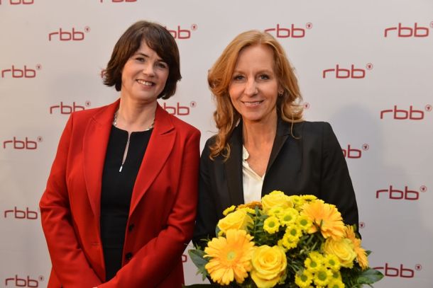 Friederike von Kirchbach, Vorsitzende des rbb-Rundfunkrates (li.), und Patricia Schlesinger