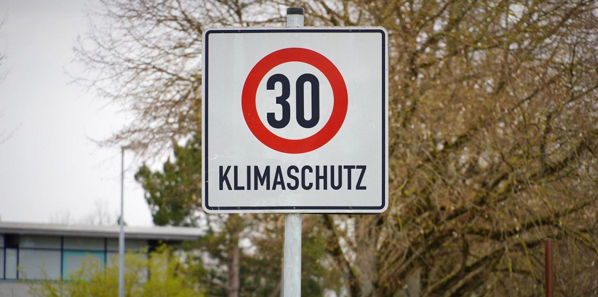 Auf den öffentlichen Nahverkehr würde sich Tempo 30 auf Hauptstraßen negativ auswirken. Denn wenn der Bus deutlich länger benötigt, würde damit die Nutzung unattraktiver werden.