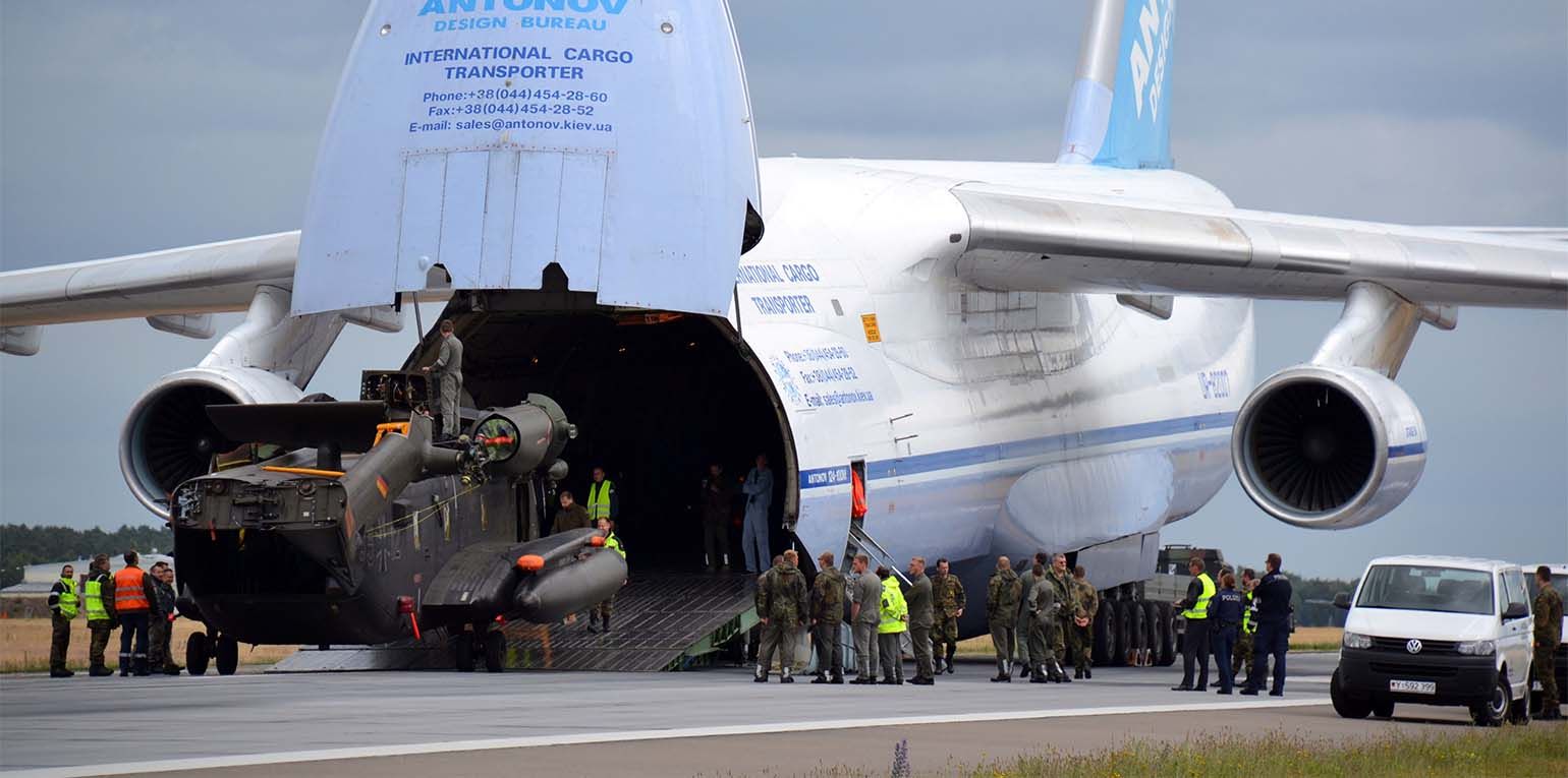 Holzdorf soll der erste von drei Standorten des in Israel entwickelte Raketenabwehrsystems Arrow 3 werden. Zudem will die Bundeswehr dort 47 von 60 neu bestellten schweren Transporthubschraubern stationieren.