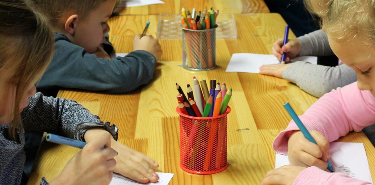 Die Strategie des Lockdowns für alle Kinder muss beendet und durch das Aufdecken von Infektionsketten und deren konsequente Nachverfolgung ersetzt werden