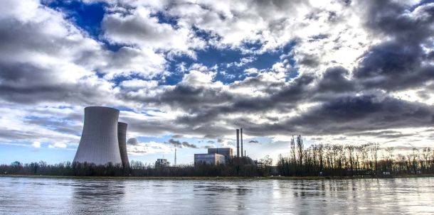 "Wir sind aus der Kernenergie ausgestiegen mit einem mehrfachen Wechsel - das wiederholen wir nicht noch mal", bekräftigte der SPD-Politiker. Es gebe auch keine Möglichkeiten, die Kernkraftwerke, die noch am Netz sind, länger laufen zu lassen, weil die Abschalt-Planungen viel zu weit gediehen seien.