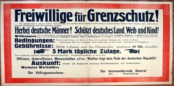 Der nun wiedergewählte AfD-Verfassungsrichter Rüdiger Irmgart gehörte zu der rechtsextremen Menge, die im August 2020 im Rahmen von Corona-Protesten den Reichstag stürmen wollte. Wer Verfassungsrecht in solche Hände legt, bekommt wirklich die viel zitierten "Weimarer Zustände".