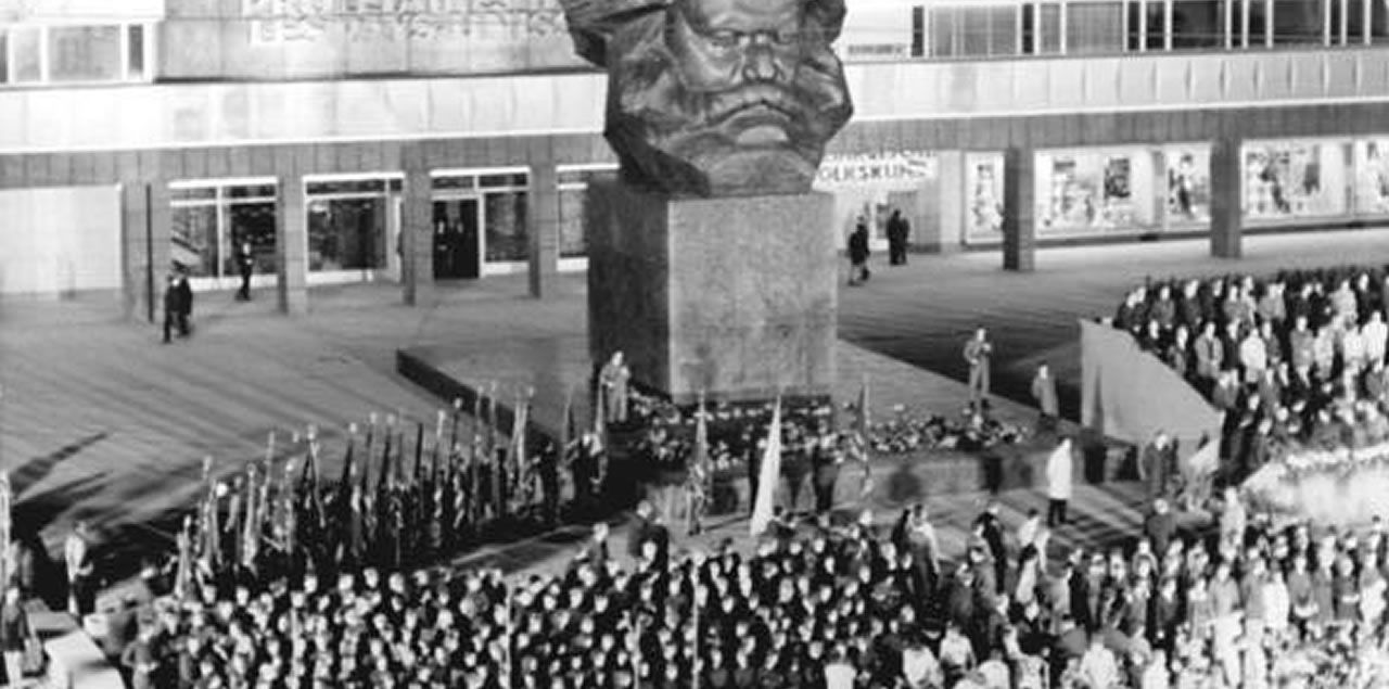 Chemnitz, Karl-Marx-Denkmal, FDJ Versammlung (09.10.1971)