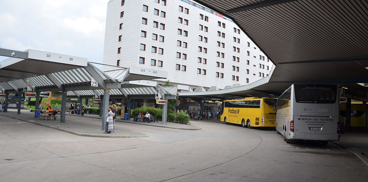 Der Zentrale Omnibusbahnhof (kurz: ZOB Berlin)