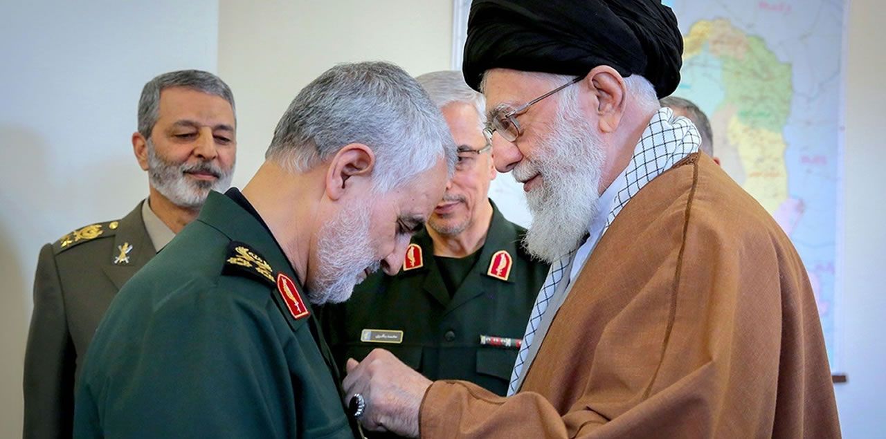 Qasem Soleimani erhält Orden von Ali Khamenei
