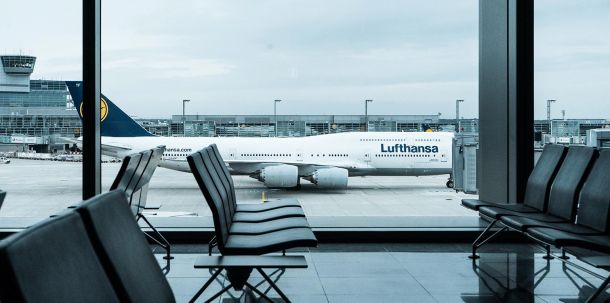 Die wegen der Corona-Krise in Not geratene Lufthansa verhandelt mit der Bundesregierung über ein Rettungspaket im Umfang von neun Milliarden Euro.
