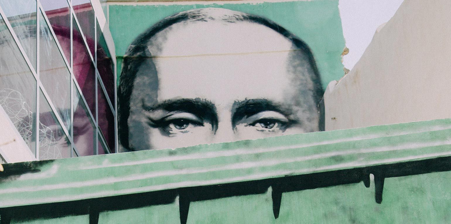 Es bleibt zu hoffen, dass der russische Präsident Wladimir Putin dazu bewegt werden kann, den Hasardeuren einen Strich durch die Rechnung zu machen und dass er den unvermeidbar scheinenden Krieg absagt.