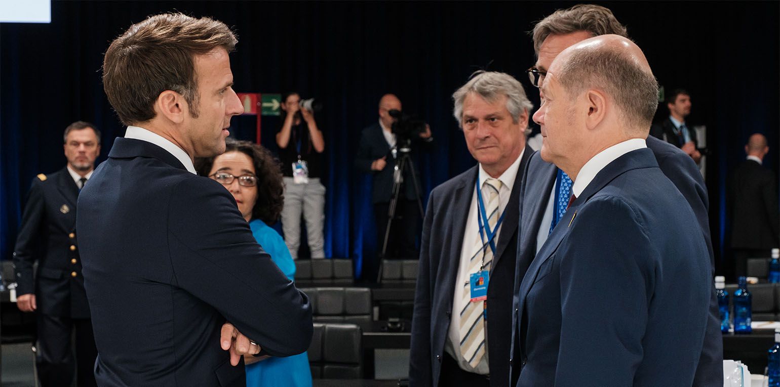 Doch jetzt das: Frankreichs Präsident Emmanuel Macron hat eine Debatte über den Einsatz westlicher Bodentruppen in der Ukraine losgetreten und damit die Beziehungen zu Deutschland auf die Probe gestellt.