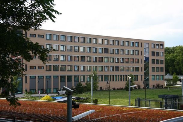 Gebäude des Bundesamtes für Verfassungsschutz auf dem Kasernengelände am Treptower Park in Berlin