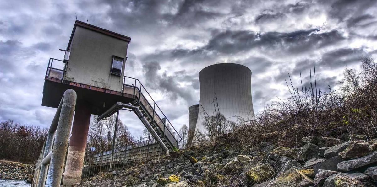 Kein Energieexperte sprach sich für ein Weiterlaufen aus - anders als Politiker rechts der Mitte. CDU/CSU und AfD ging es aber auch weniger um die Beantwortung der Ausschuss-Frage. Sie wollten eine regierungsinterne Verschwörung unter grünem Vorzeichen gegen die ach so tolle Atomkraft konstruieren.