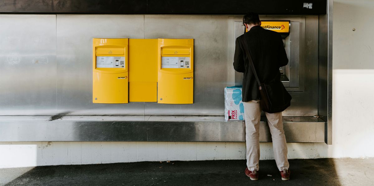 "Wenn sich alle zügig per Selbstverpflichtung beispielsweise auf den Einbau von Farbsystemen verständigen würden, kämen wir einen großen Schritt voran, weil die Täter wüssten, dass es sich in Deutschland nicht mehr lohnt, Geldautomaten zu sprengen."