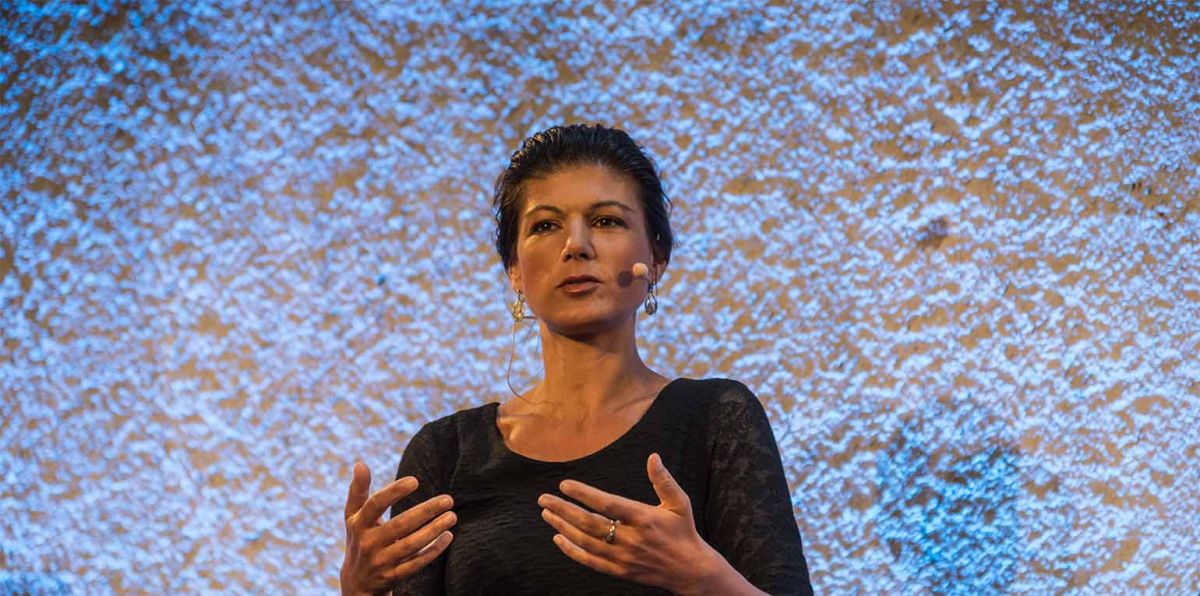 Diese Landesregierungen sind jetzt auch die Bühne für Wagenknecht in ihrer Rolle als linke "Wunderfrau" mit internationalem Anspruch - Woidke und Voigt dürfen gespannt sein, wie sehr sich die Parteichefin aus der "Villa Lafontaine" im Saarland einmischt und versucht, ihnen die Show zu stehlen.