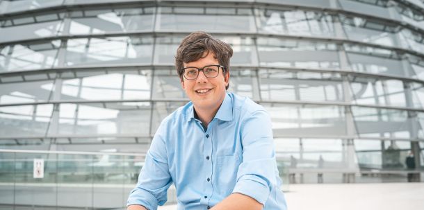 Laut dem FDP-Fraktionsvize im Bundestag, Lukas Köhler, "muss das Klimageld unbedingt pauschal an jeden Menschen in Deutschland ausgezahlt werden".