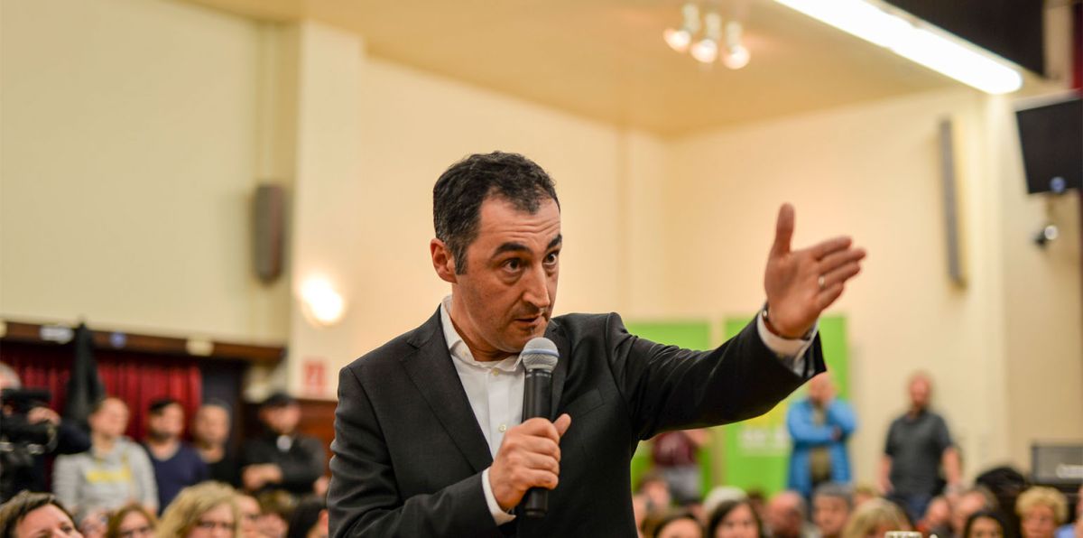 Cem Özdemir und Robert Habeck haben Personenschützer, grüne Kommunalpolitiker und Wahlkämpfer vor Ort haben diese nicht.