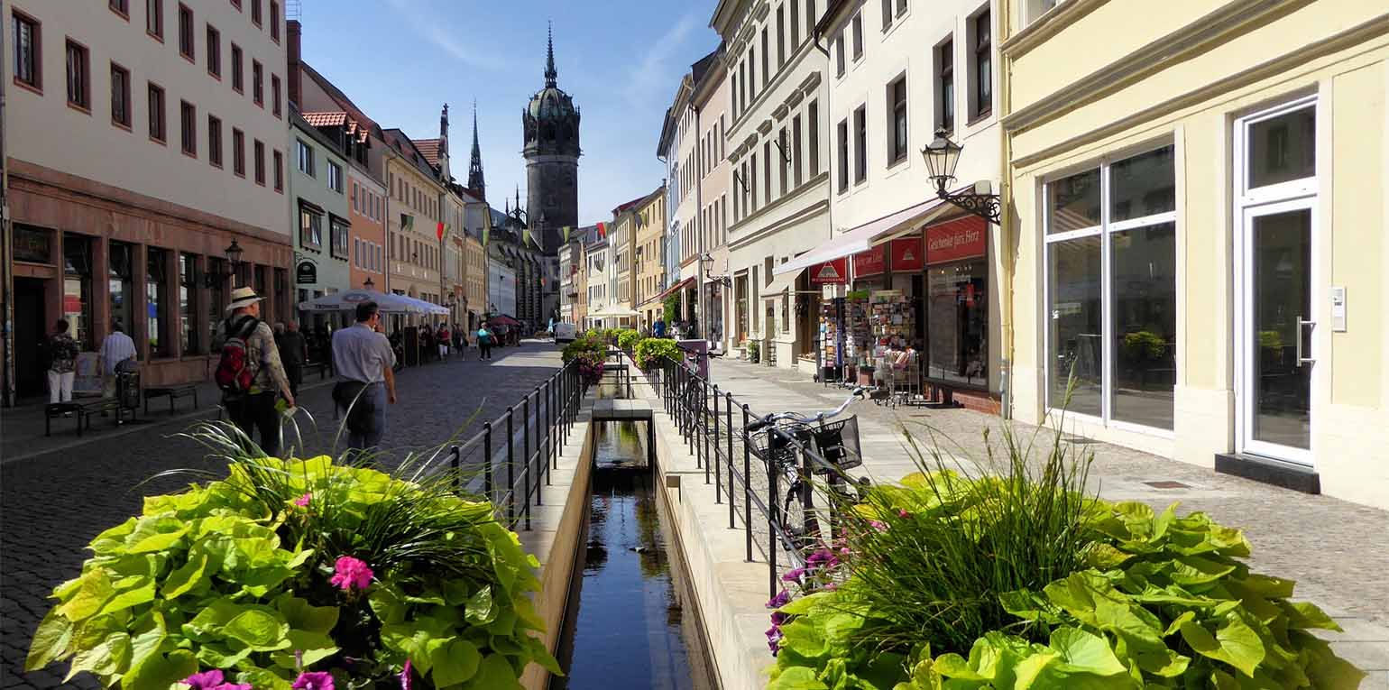 Probleme gebe es beim Herrichten der wichtigsten Fläche, einer Industriebrache an der Elbe, sagte Sprecher Adrian Kuhrmann
