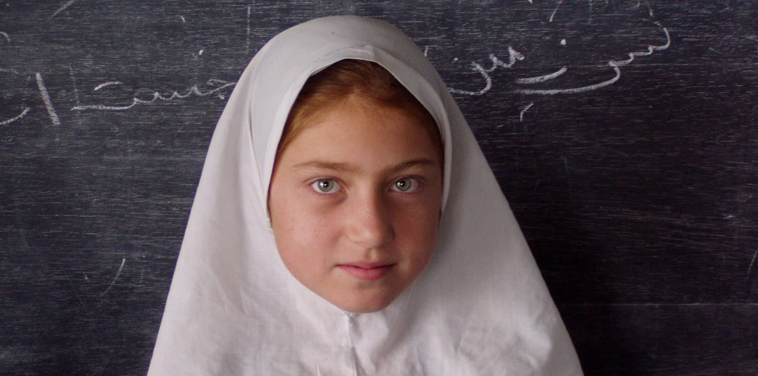 Beobachter fragen sich, was hinter dieser plötzlichen Entscheidung stecken mag. Dass die Taliban sich einen Dreck scheren um die Schulbildung der afghanischen Mädchen und Frauen, ist keine neue Erkenntnis.