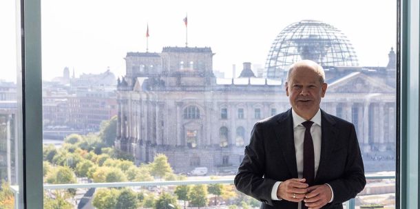 Scholz zeigte Verständnis für die Massenproteste der vergangenen Tage gegen dieses Vorgehen. "In der Sache haben Herr Merz und die CDU/CSU einen Konsens gebrochen, der in der deutschen Nachkriegsdemokratie bisher immer getragen hat: Keine Zusammenarbeit mit den extremen Rechten.