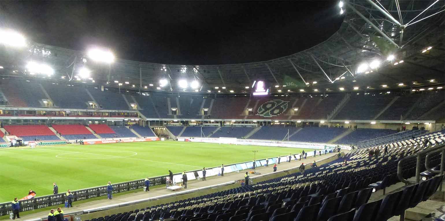 Die Vereine haben durch verbesserte Einlasskontrollen, durch personalisierte Tickets, durch bauliche Maßnahmen, aber auch durch mehr Sicherheitstechnik in den Stadien Möglichkeiten, die Sicherheit im Stadion zu erhöhen.