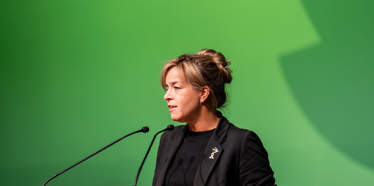 Deutschland habe eine Parlamentsarmee "und ich bin ausdrücklich dafür, dass sie wieder stärker mit allen Teilen der Gesellschaft ins Gespräch kommt", so die grüne Wirtschaftsministerin.