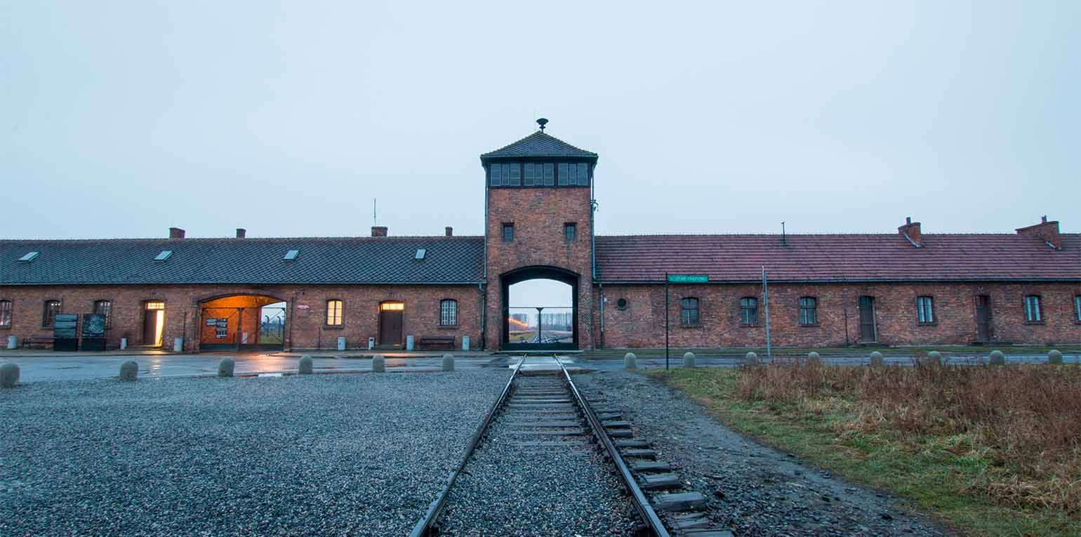 86 Jahre nach den Pogromen von 1938 haben Jüdinnen und Juden wieder Angst in Deutschland. Die jüdischen Gemeinden empfehlen ihren Mitgliedern, keine Kippa oder Davidstern zu tragen.